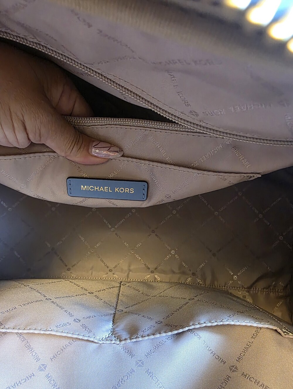 Michael Kors Extra Large Weekender Bag - Picture 7 of 16
